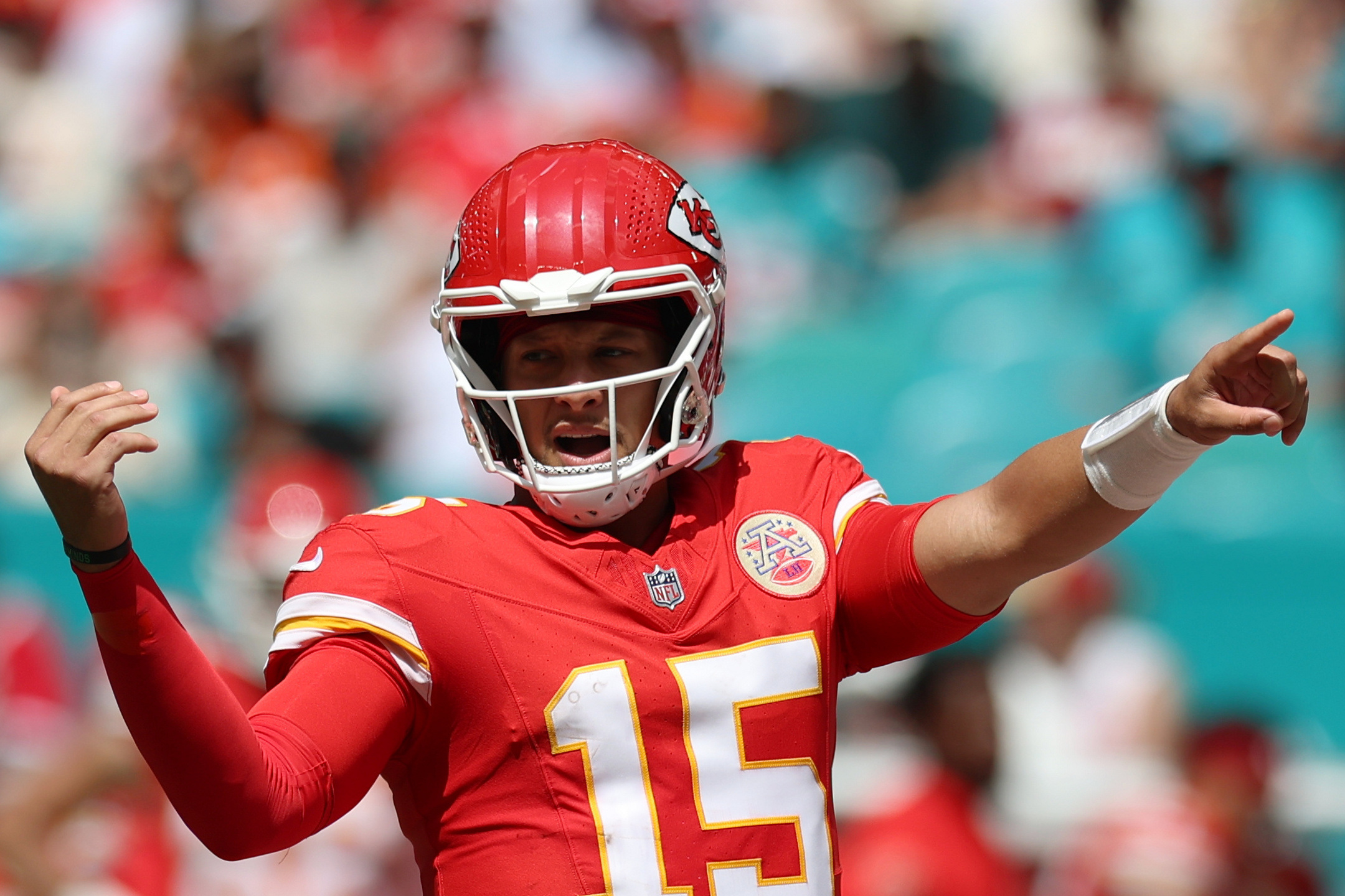 Chiefs vs Raiders Predictions, Picks & Splits (Week 4)
