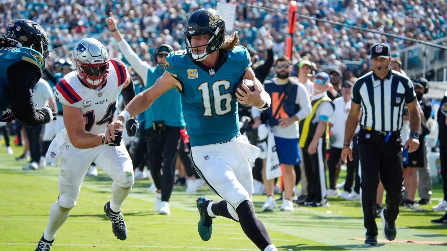 Trevor Lawrence scrambles against the Patriots.