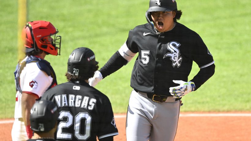 Munetaka Murakami rounding the bases