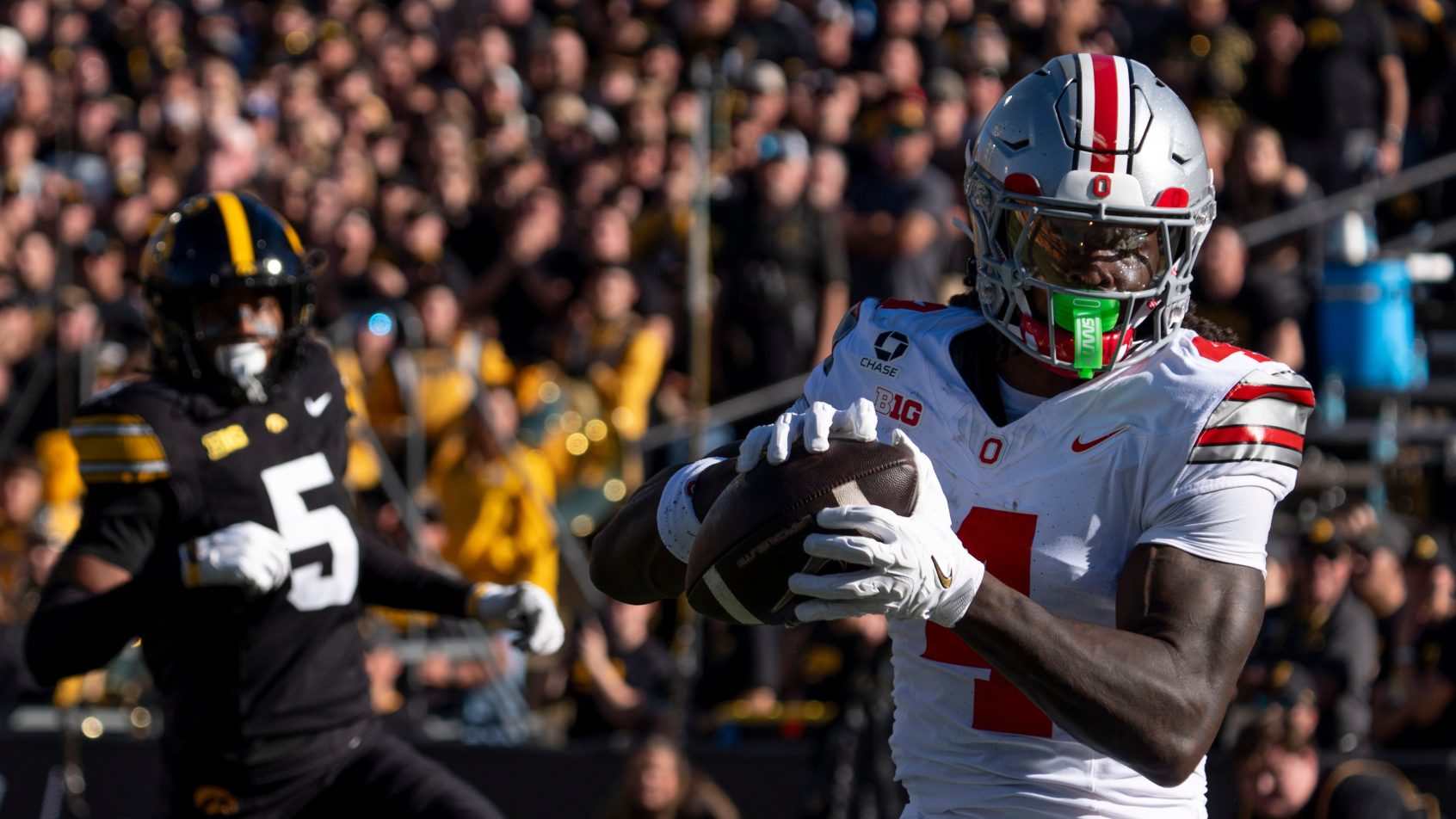 Jeremiah Smith hauls in a catch vs Iowa.