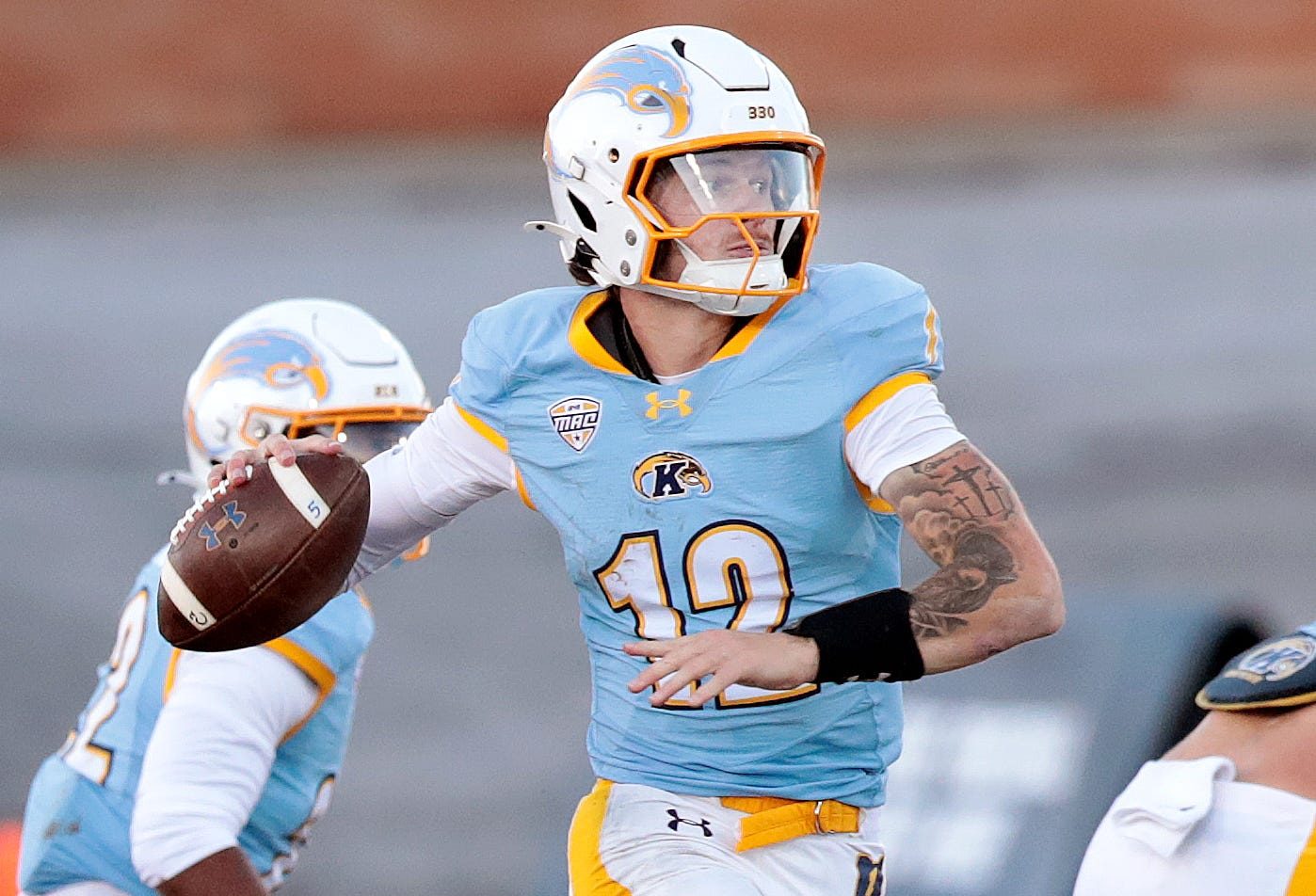 Dru DeShields throwing pass