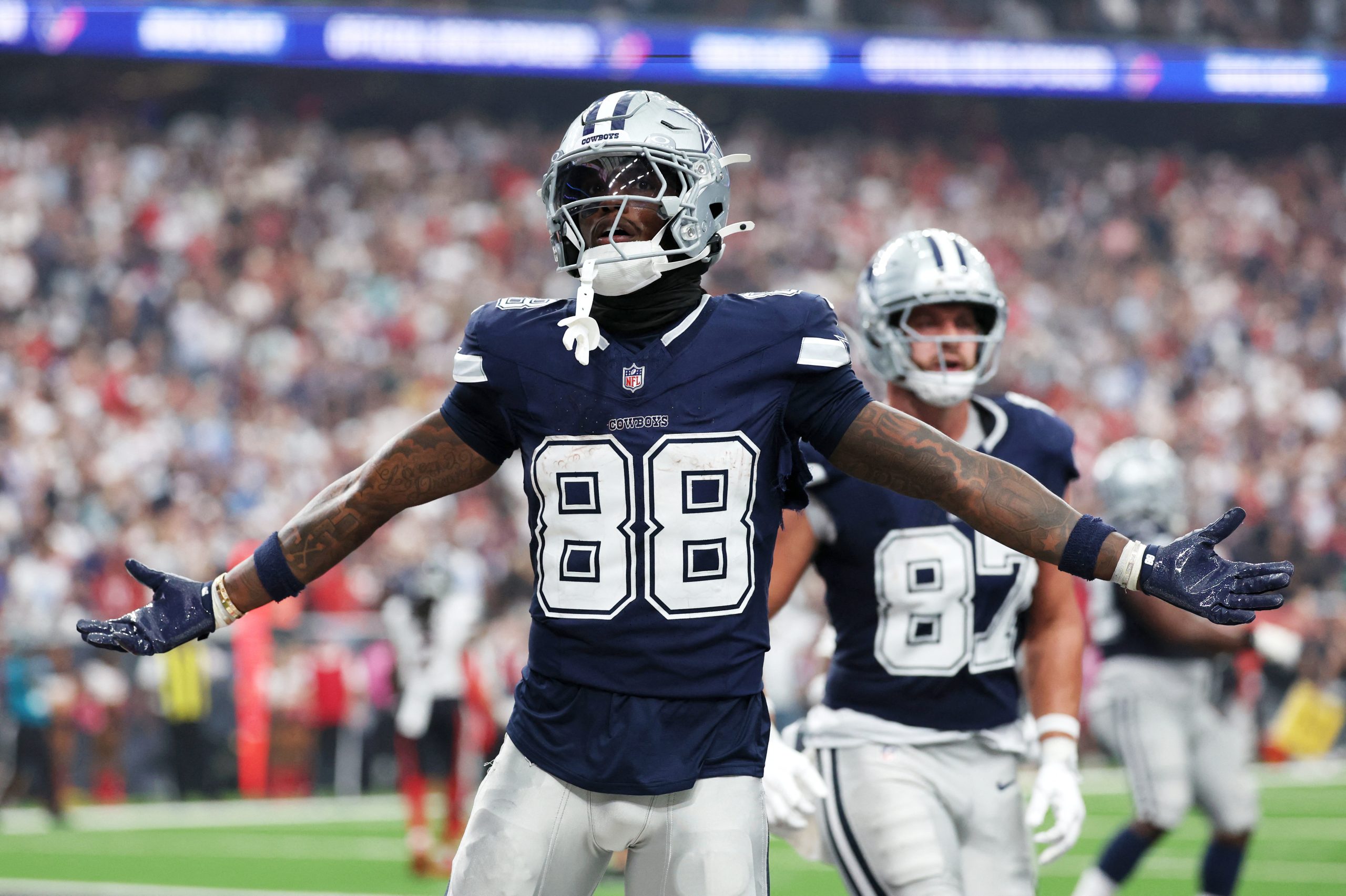 Buccaneers vs Cowboys Picks, Predictions and Splits for TNF