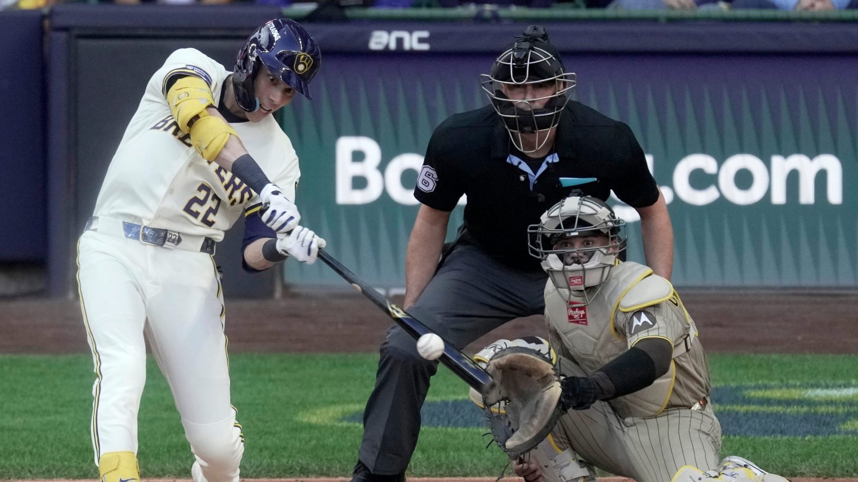 Christian Yelich ribs a double vs the Padres in the NLDS.