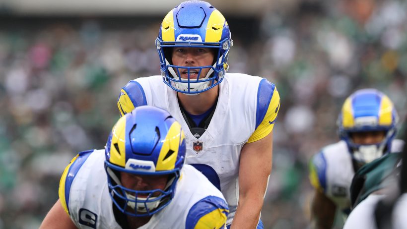 Matthew Stafford taking a snap