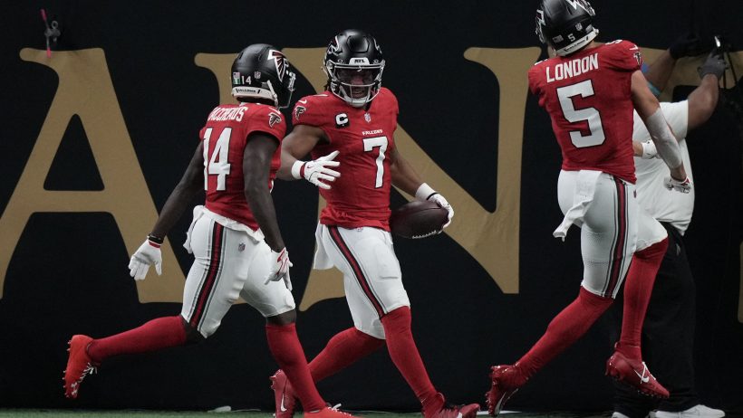 Bijan Robinson celebrates a touchdown.