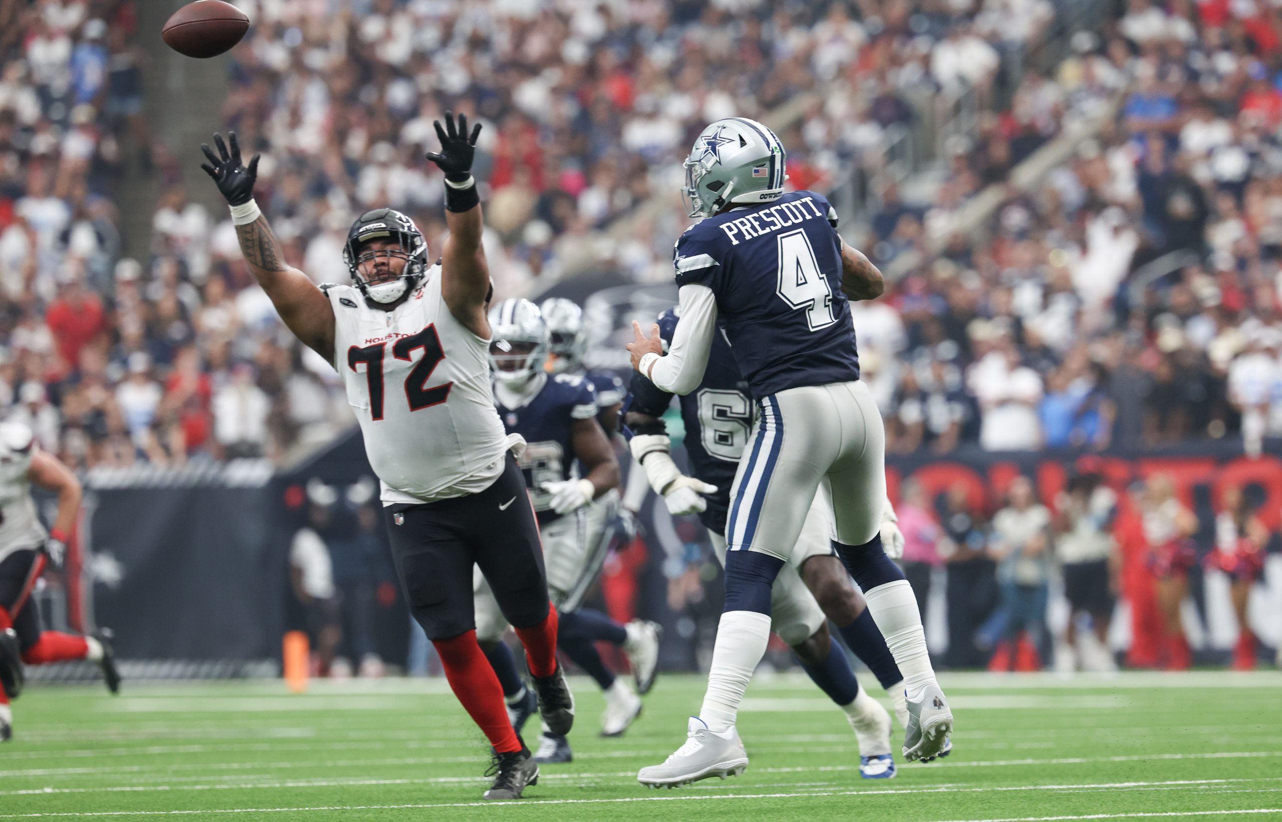 Closing Odds & Final Picks for Buccaneers vs Cowboys (Thursday Night Football)