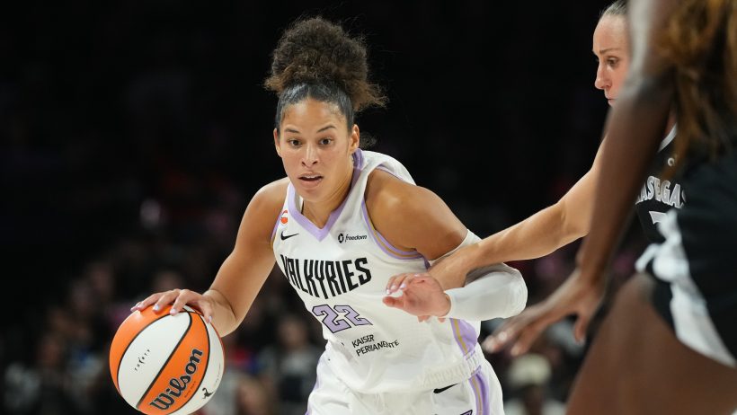 Veronica Burton drives to the bucket vs Las Vegas.
