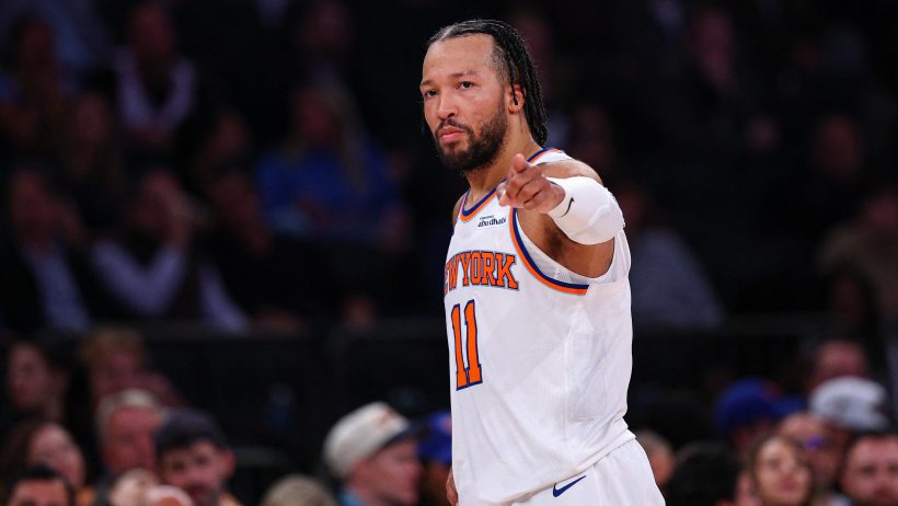Jalen Brunson points at a game.