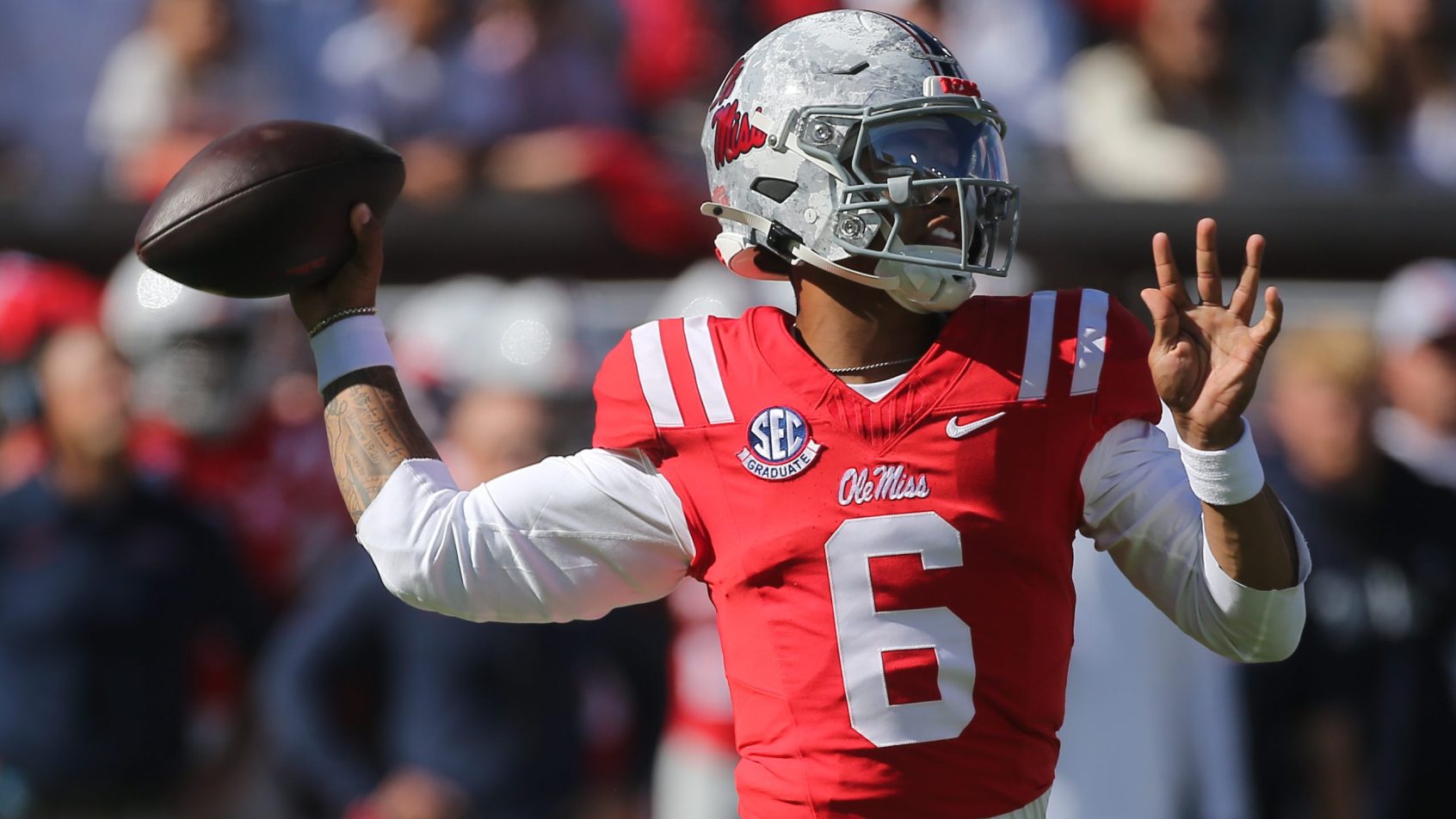 Trinidad Chambliss drops back to pass vs Missouri.
