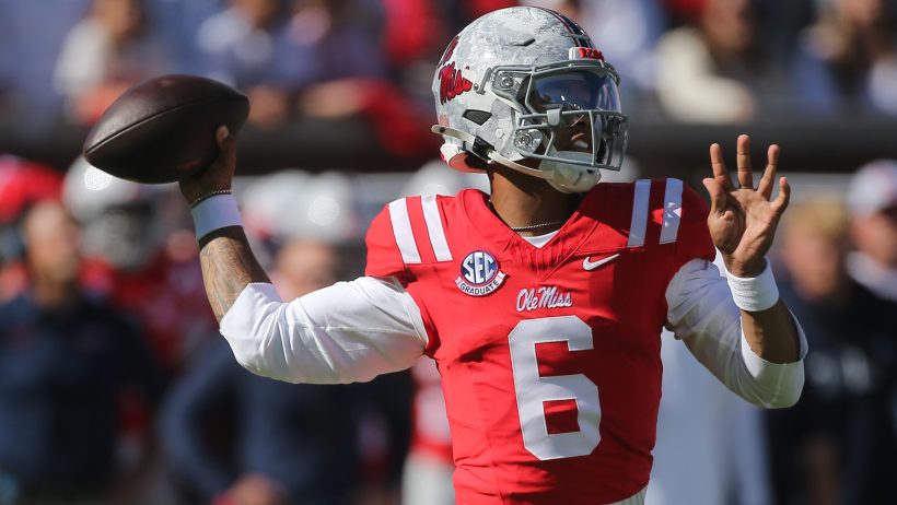 Trinidad Chambliss drops back to pass vs Missouri.
