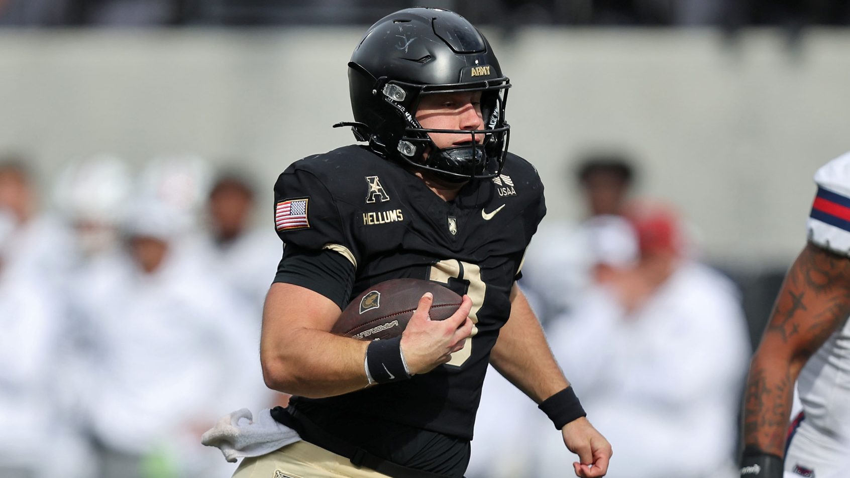 Cale Hellums breaks off a big run against Florida Atlantic.