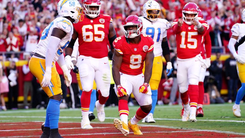 Kenneth Walker III celebrates a TD vs the Chargers.
