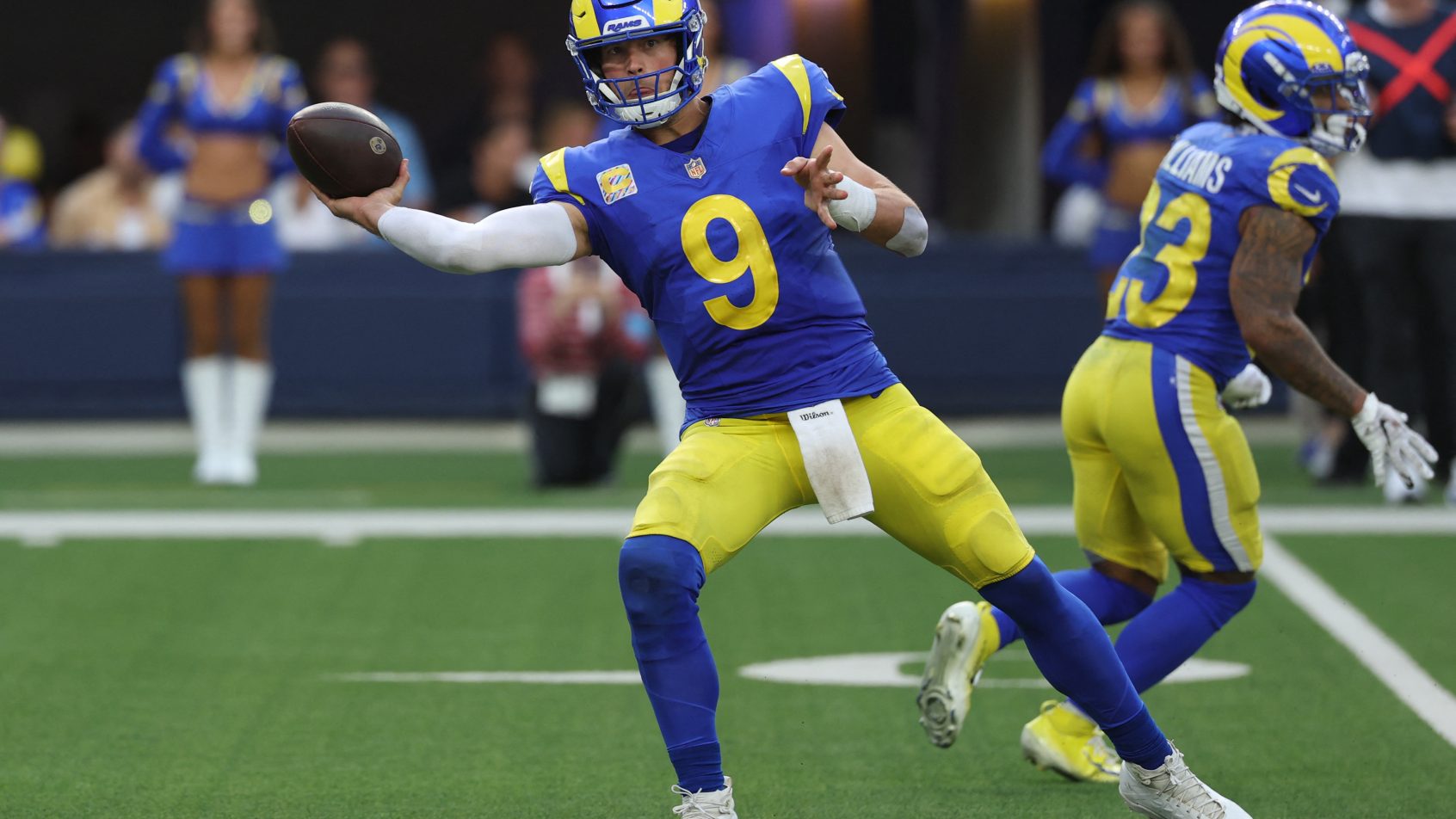 Matthew Stafford throws pass