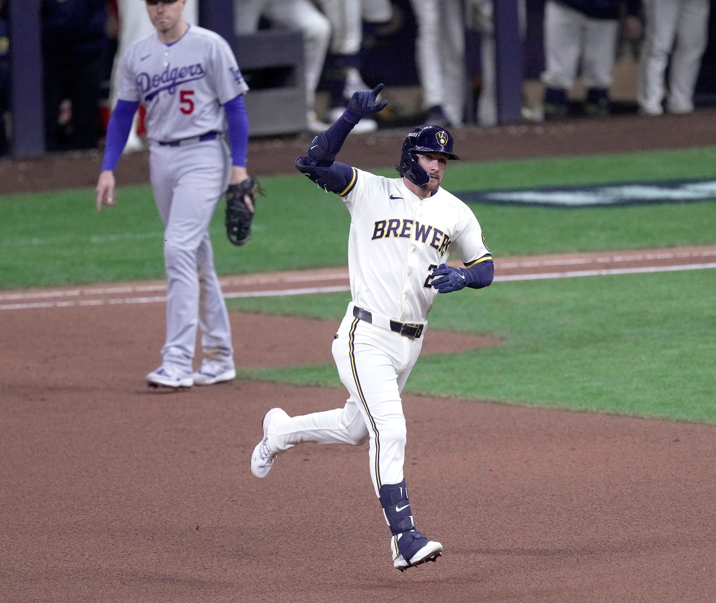 Photo: Sports Betting Dime Milwaukee brewers second baseman brice turang celebrates