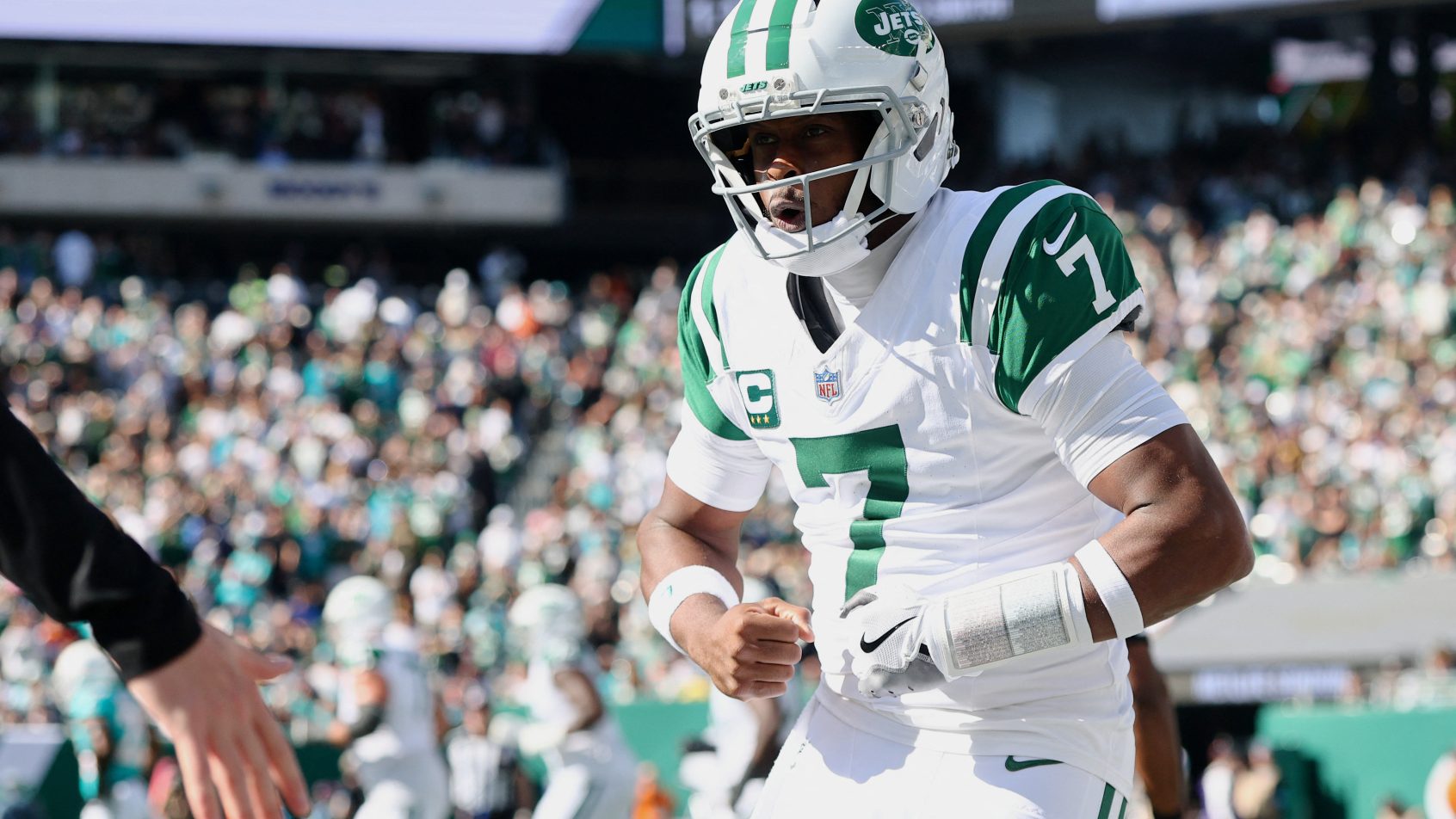 Geno Smith celebrates after a touchdown pass