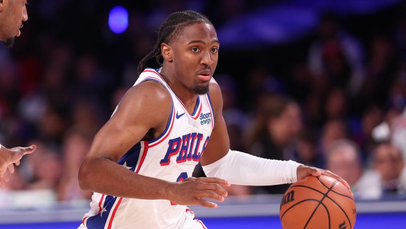 Tyrese Maxey drives to the hoop against the Pistons.
