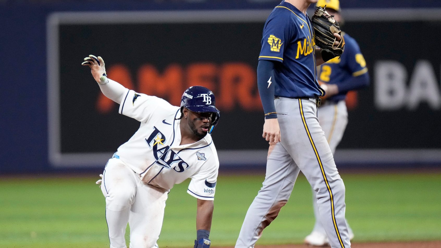 Jorge Mateo stealing second