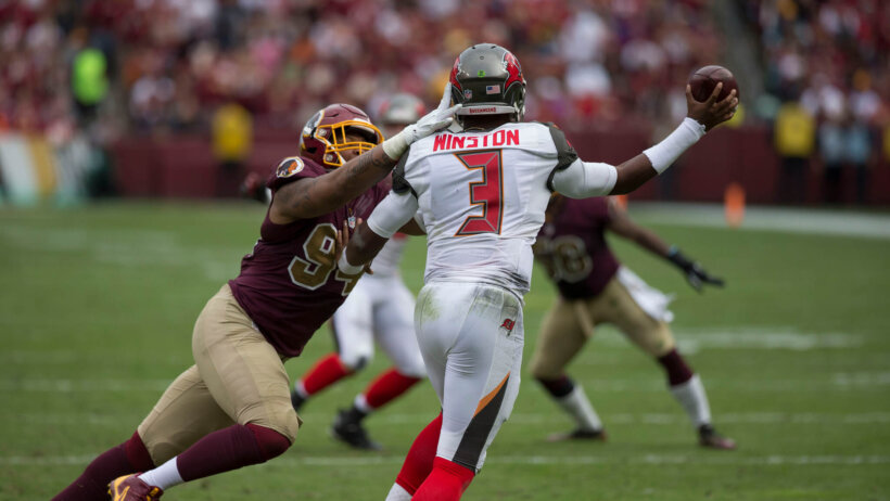 Jameis Winston throwing under pressure