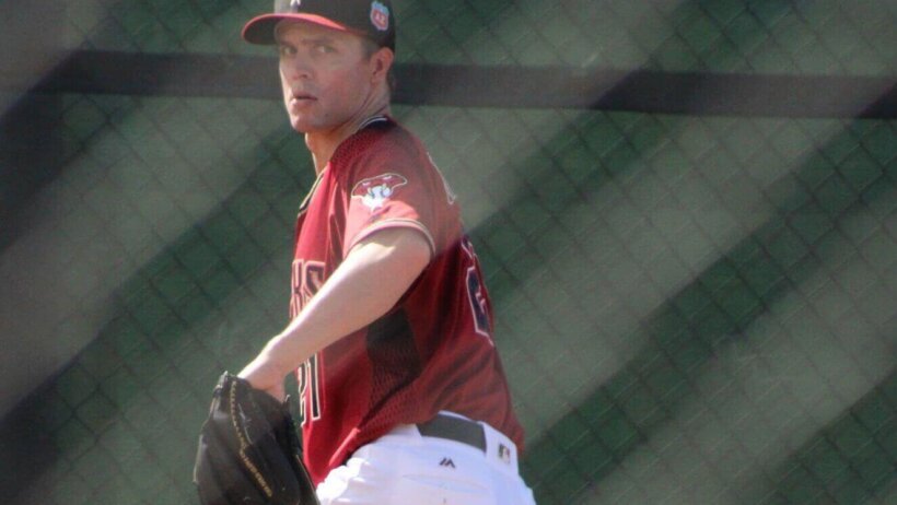 Zack Greinke warming up in bullpen