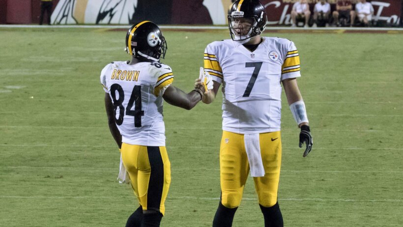 Antonio Brown gives daps to Big Ben