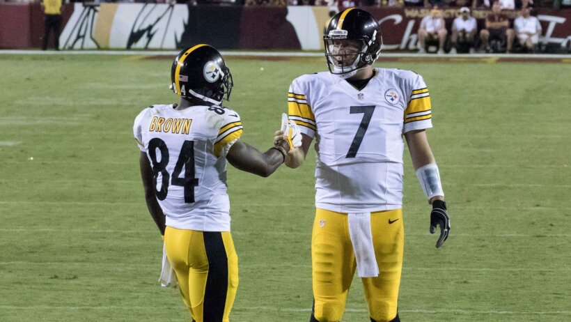 Antonio Brown and Ben Roethlisberger of the Pittsburgh Steelers