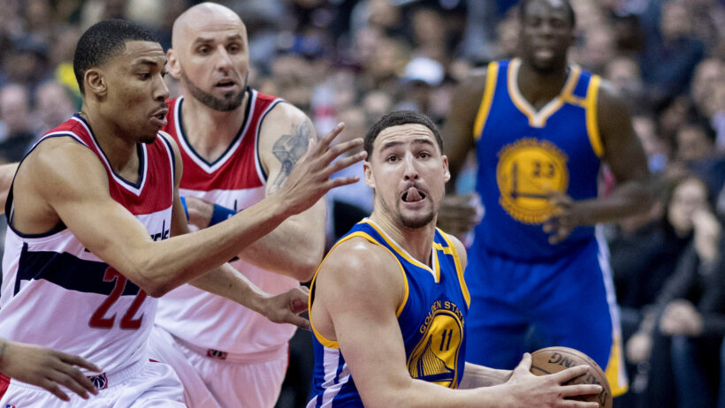 Klay Thompson drives against the Washington Wizards.