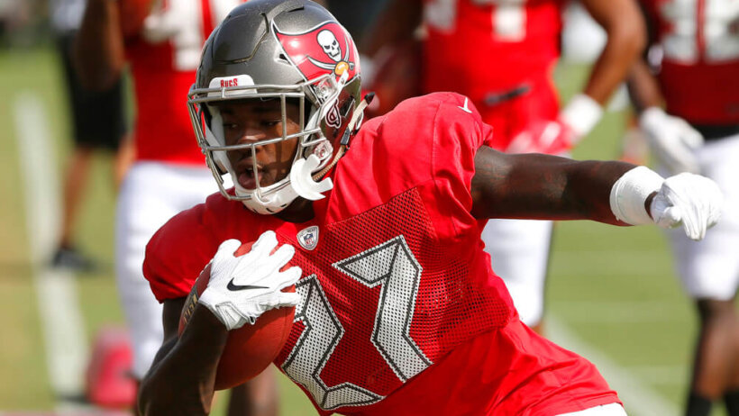 Ronald Jones II going through a drill at Bucs practice