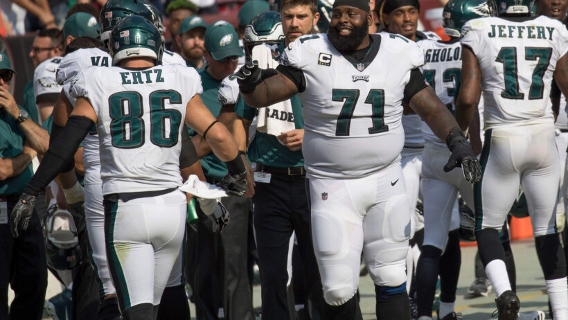 Jason Peters congratulating Zach Ertz and the Eagles offense