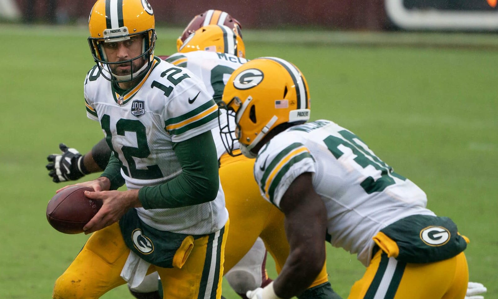 Aaron Rodgers hands off to Jamaal Williams