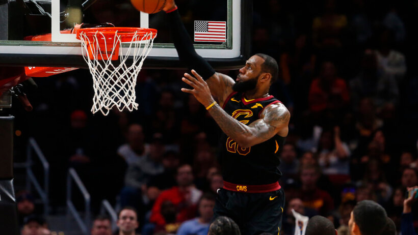 LeBron James dunk over the Okkahoma City Thunder
