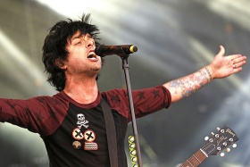 640px-RiP2013_GreenDay_Billie_Joe_Armstrong_0022