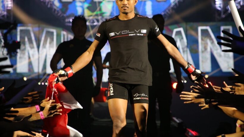 Amir Khan heading to the ring