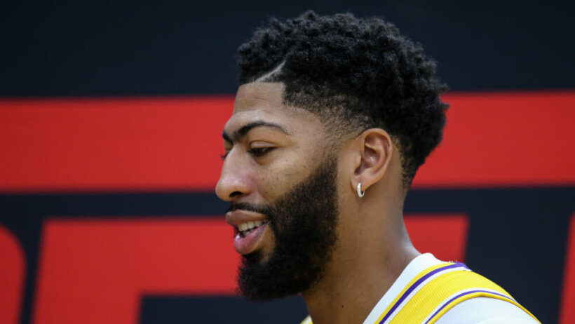 Anthon Davis in a Lakers jersey