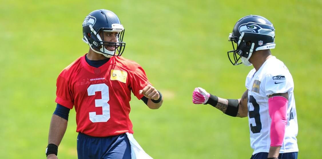 Russell Wilson daps up Earl Thomas
