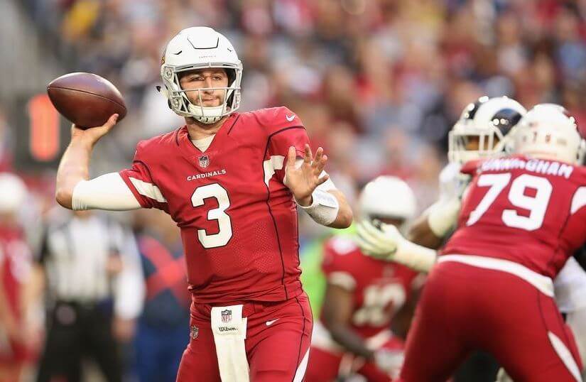 Arizona QB Josh Rosen throwing a pass.