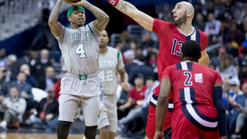 Isaiah Thomas pulls up vs the Wizards