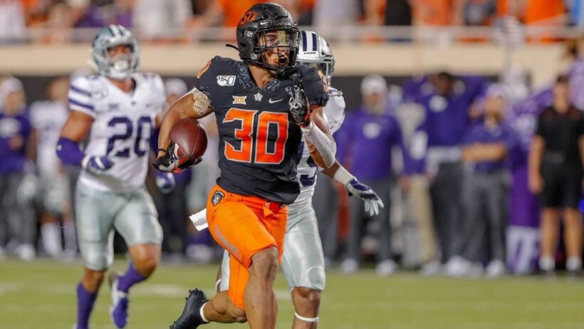 OK State RB Chuba Hubbard runs the ball against Kansas State in Week 5