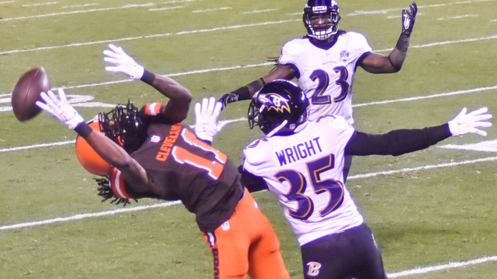 Ravens vs Browns action
