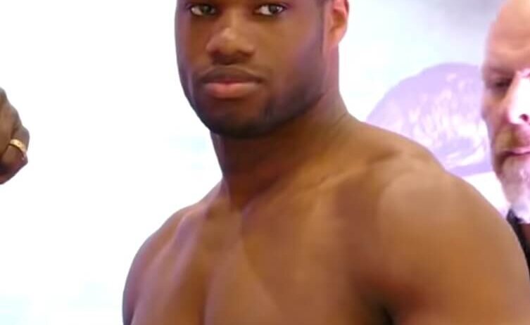 Daniel Dubois posing for a photo