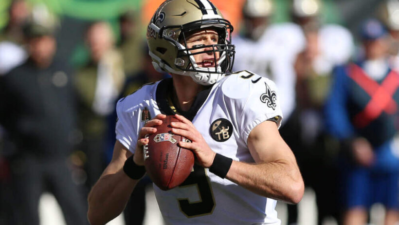 Drew Brees drops back to pass.