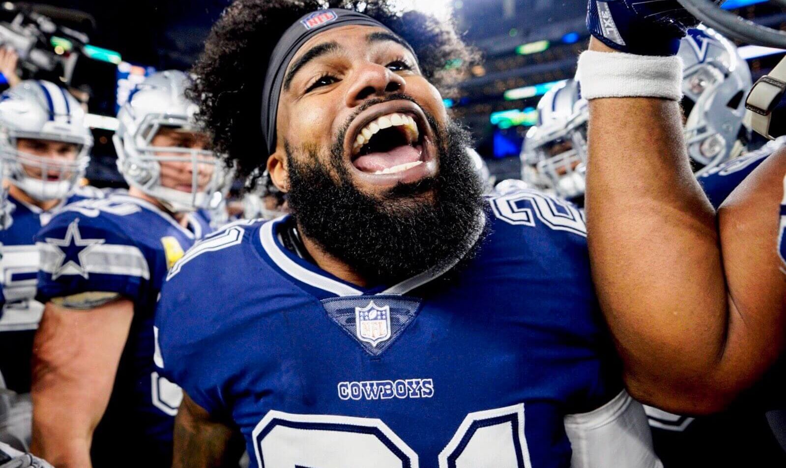 Zeke Elliott celebrating