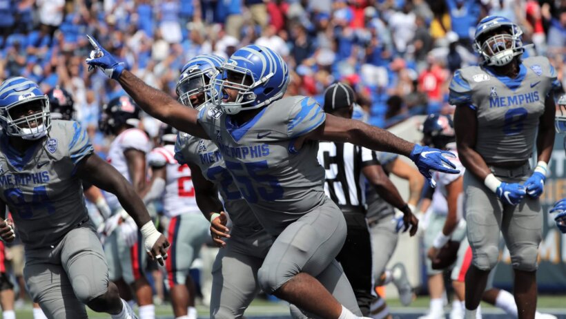 Memphis Tigers celebrating a touchdown