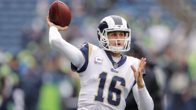 Jared Goff throwing a pass