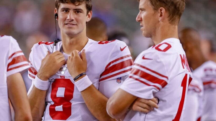 Daniel Jones on NYG sideline