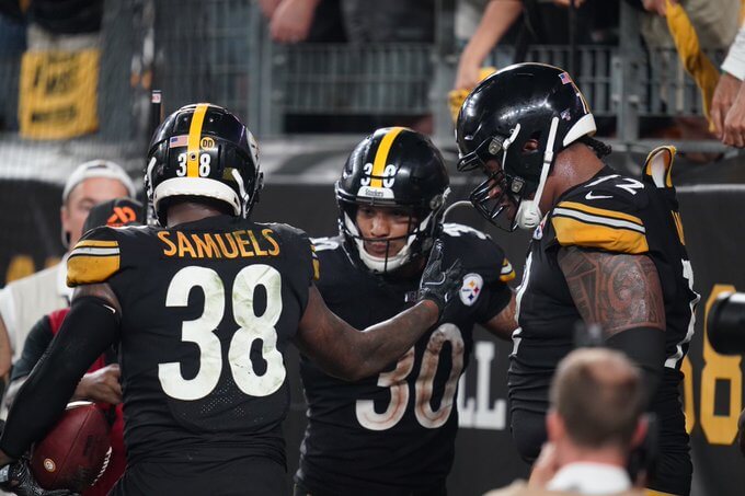 Jaylen Samuels and James Conner celebrating