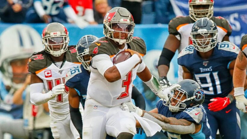 Jameis Winston avoids a sack