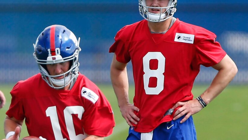 Eli Manning and Daniel Jones take practice snaps.
