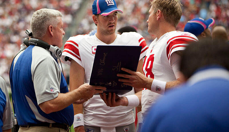 Eli Manning looking at a playsheet