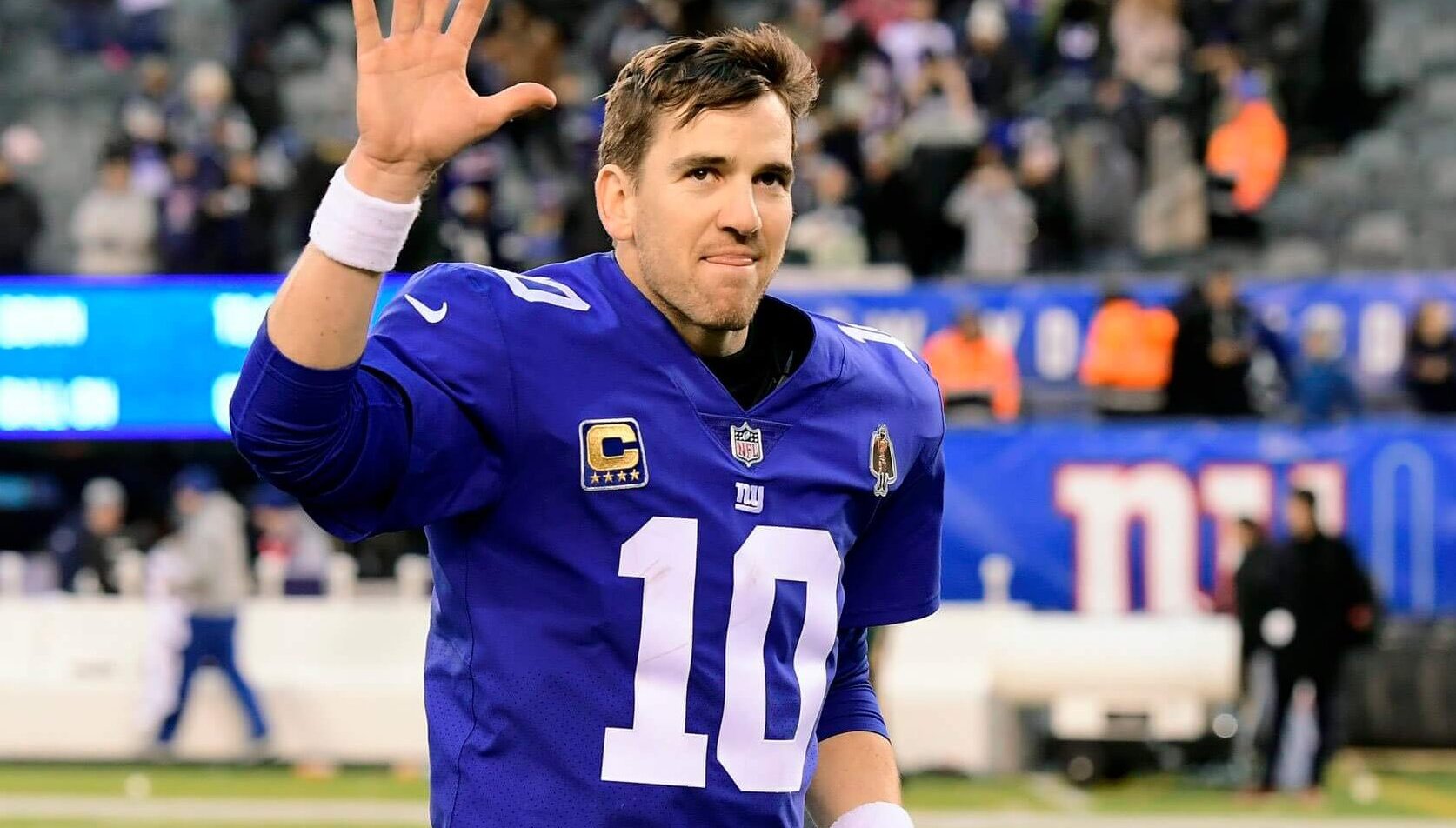 Eli Manning waving to fans