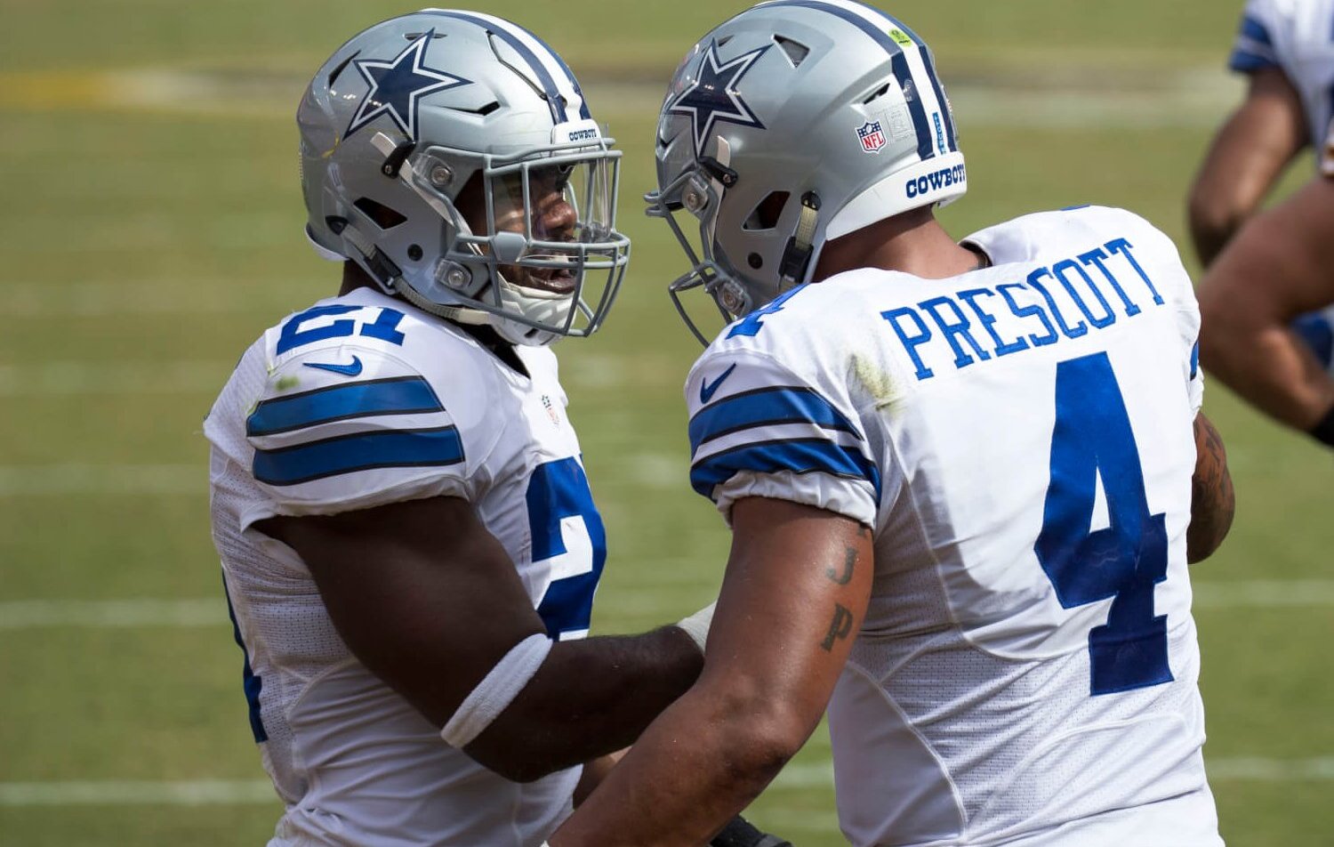 Ezekiel Elliott and Dak Prescott celebrating
